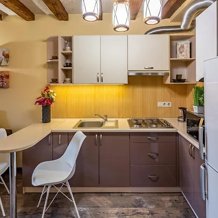 Alfa Rynok Square 18 *