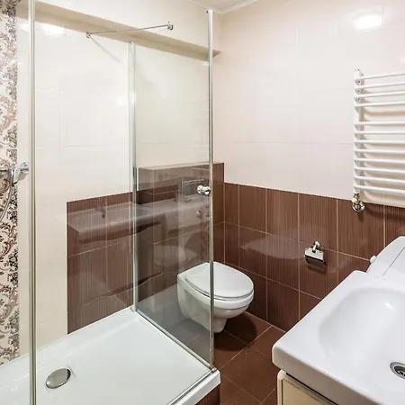 Alfa Rynok Square 18 *