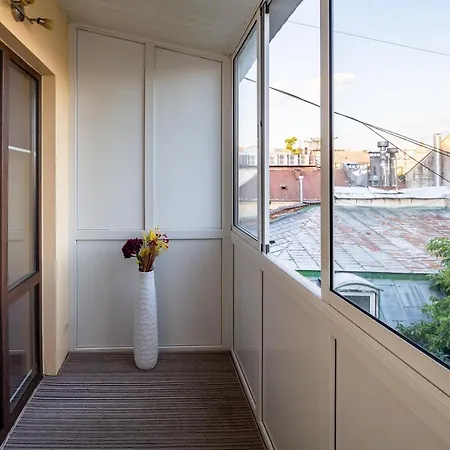 Alfa Rynok Square 18 *