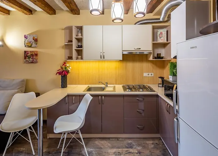 Alfa Rynok Square 18 *