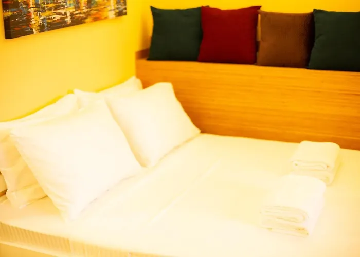 Alfa Rynok Square 18 *