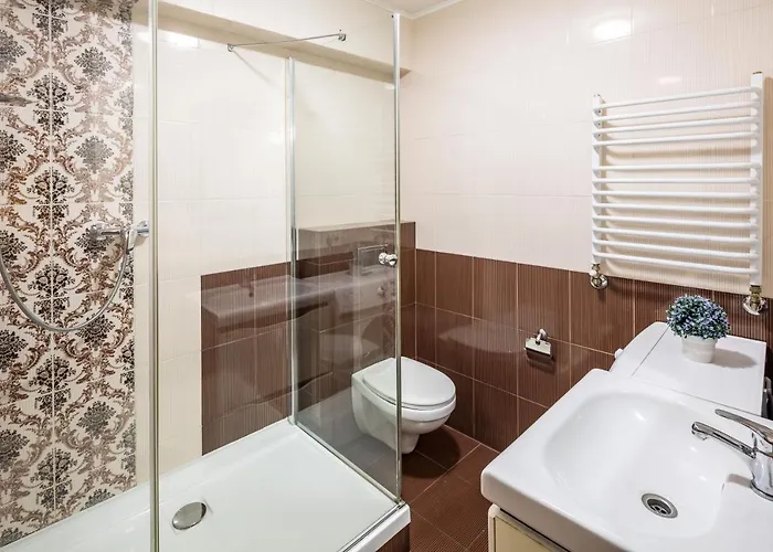 Alfa Rynok Square 18 *