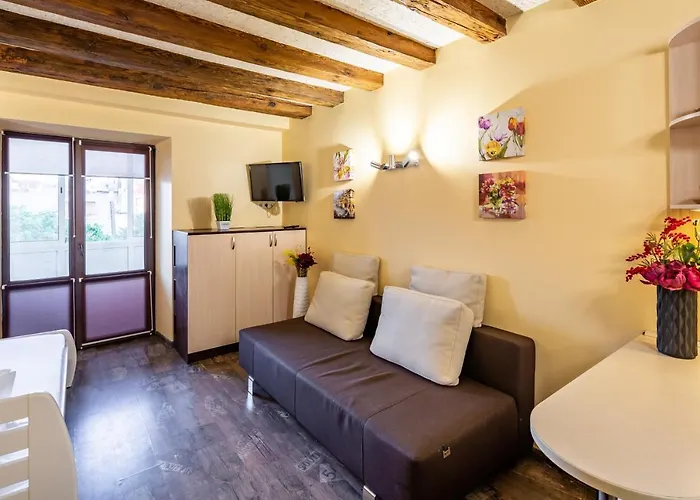 Alfa Rynok Square 18