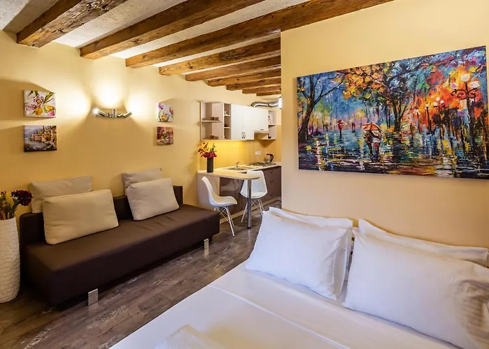 Alfa Rynok Square 18 Apartament